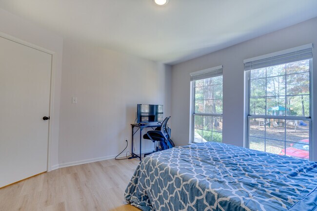 6021 Creekstone Ln unit Main Level, Centreville, VA 20120 - photo 5