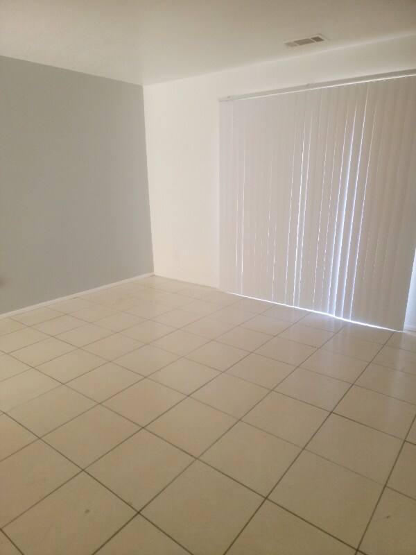11951 Chamberlaine Way unit 18, Adelanto, CA 92301 - photo 4