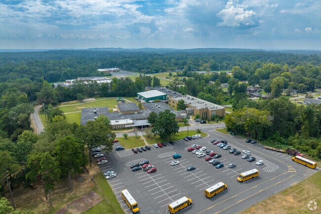 Jefferson County International Baccalaureate School is conveniently located by other schools.