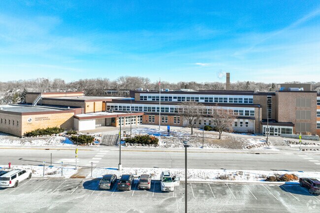 At Robbinsdale Middle, 33% of students scored at or above the proficient level for Reading.