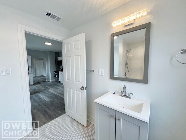 1546 W Walton St unit 2R, Chicago, IL 60642 - photo 4