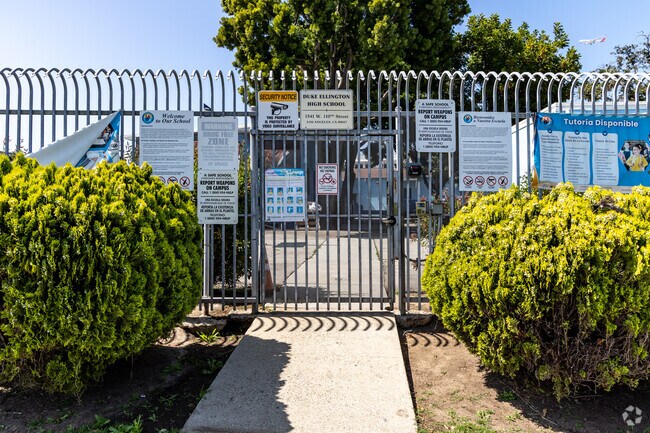 Duke Ellington High School provides extracurricular activities.