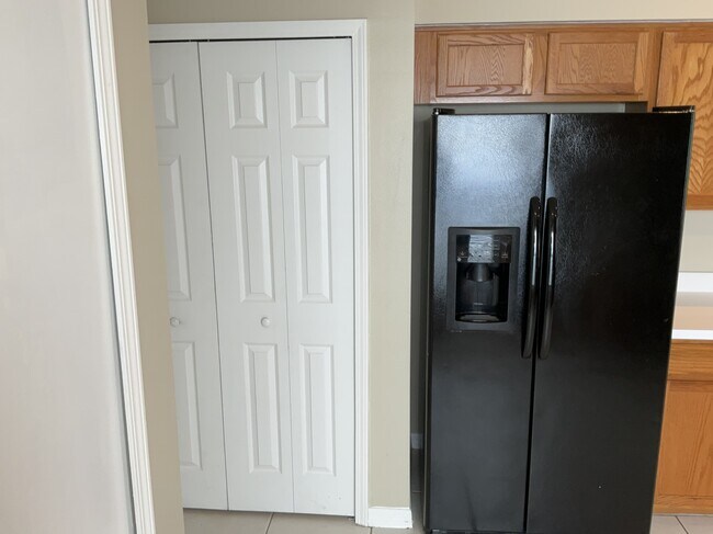 1004 Cristelle Jean Dr, Ruskin, FL 33570 - photo 3