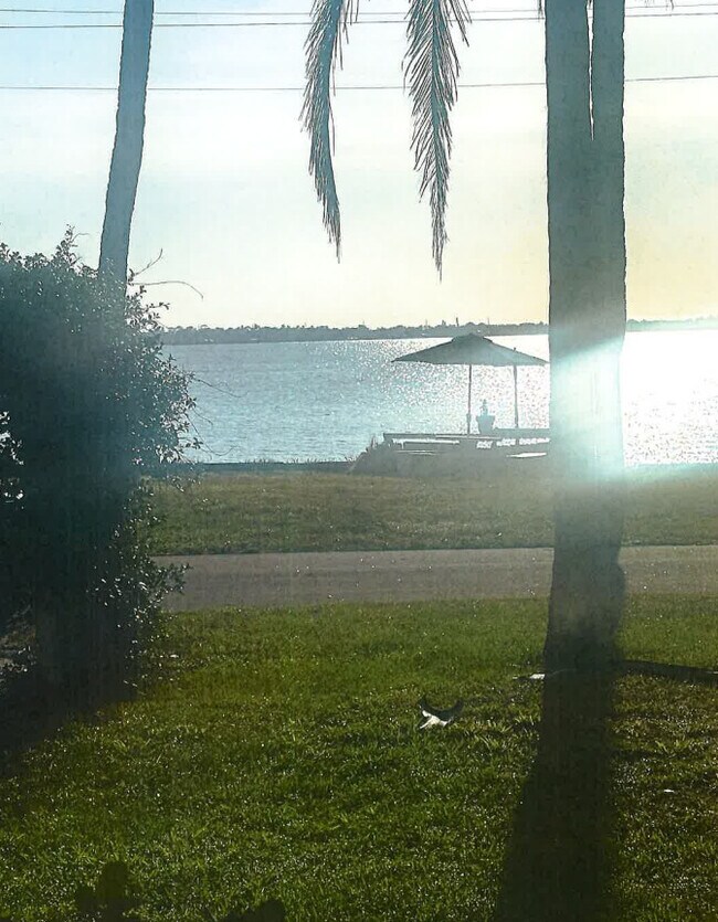 2716 Riverview Dr, Melbourne, FL 32901