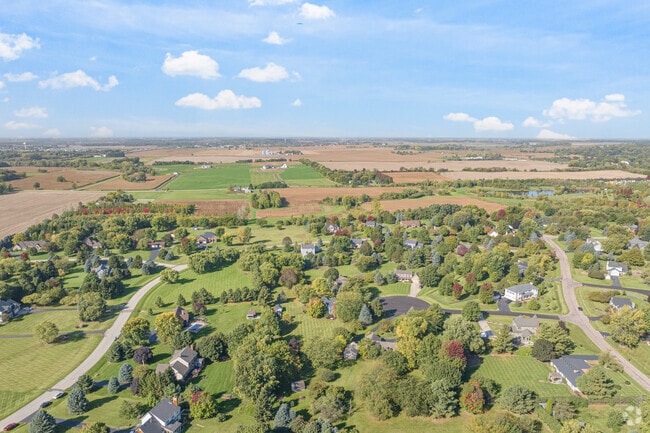 La Fox homes often sit on spacious lots near Geneva and Elburn.