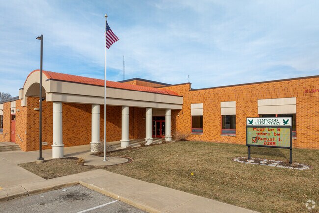 Elmwood Primary Learning Center receives an overall Niche grade of A-.