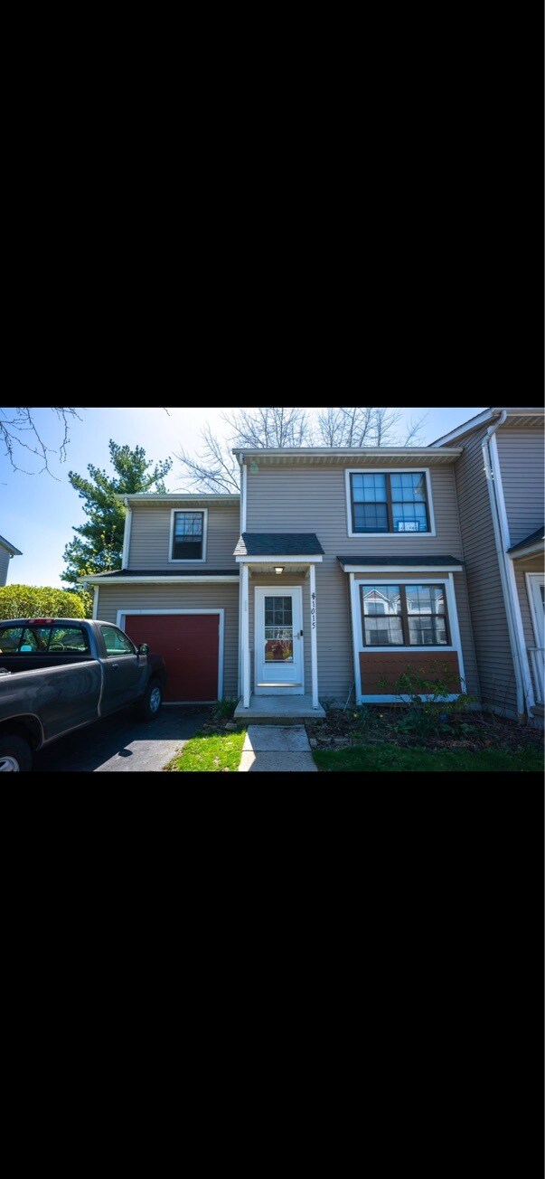 1015 Philadelphia Dr, Westerville, OH 43081
