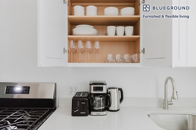 327 E 10th St unit FL1-ID2160, New York, NY 10009 - photo 6