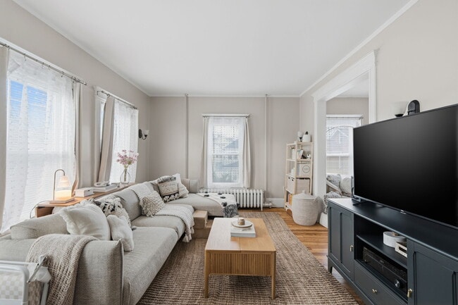 186 Arnoldale Rd unit 2, West Hartford, CT 06119 - photo 3