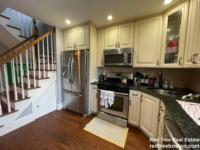 2 Iroquois St unit 2, Roxbury Crossing, MA 02120 - photo 3