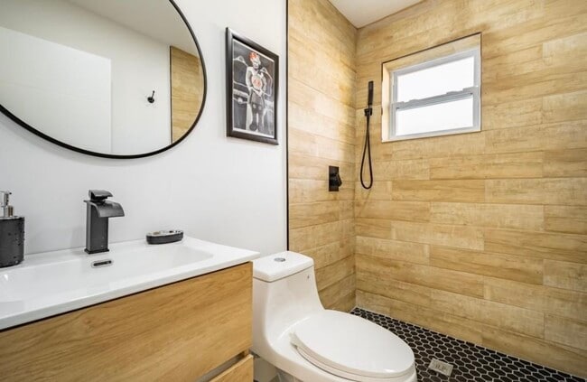 1521 NE 148th St, Miami, FL 33161 - photo 3