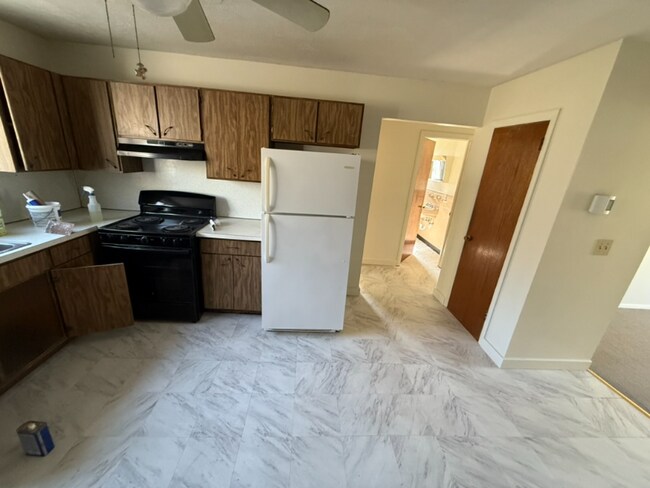 67 Dallas Terrace unit . 9, Waterbury, CT 06705 - photo 3