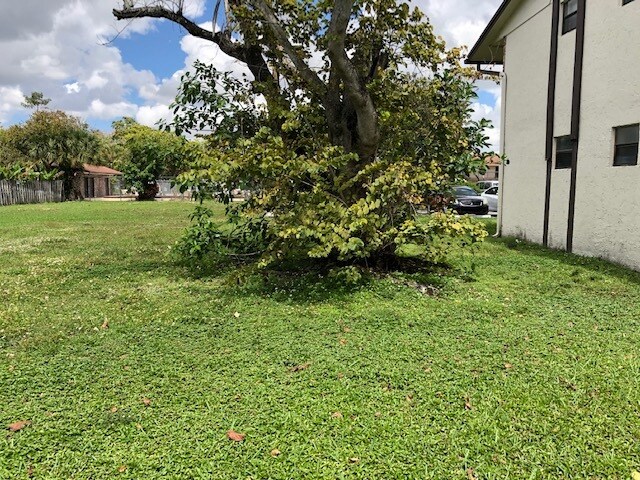 5335 NW 10th Ct unit 105, Plantation, FL 33313 - photo 1