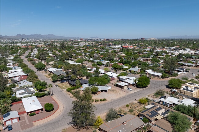 Broadmoor-Broadway is mostly set up in a grid-style, with streets easy to drive.