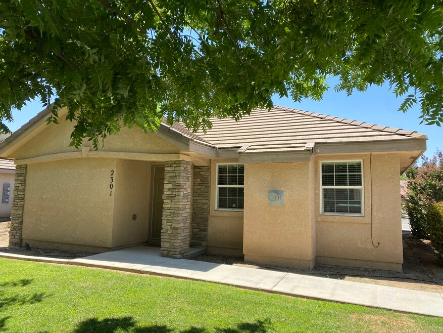 2301 N Vickie Ct unit 2301 Vickie Ct, Visalia, CA 93291 - photo 1