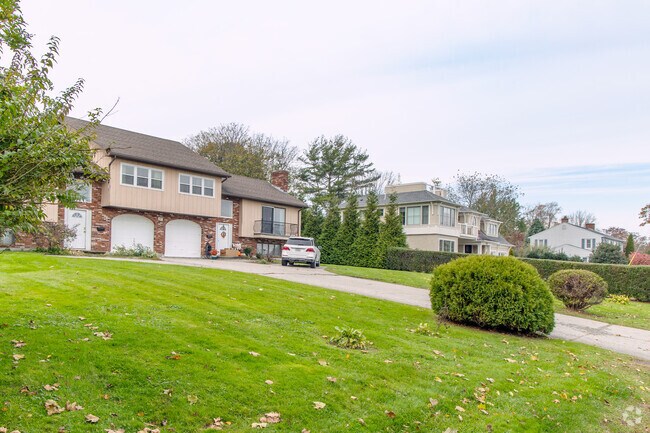 Newer homes in the Old Beach neighborhood come in typical styles with custom features.