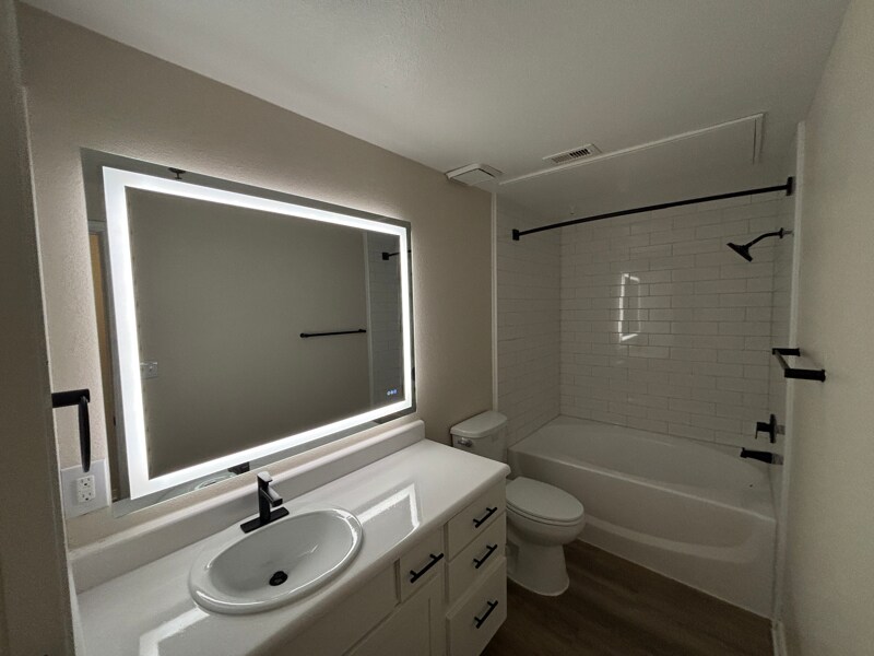 250 S Stagecoach Trail unit b5, San Marcos, TX 78666 - photo 1