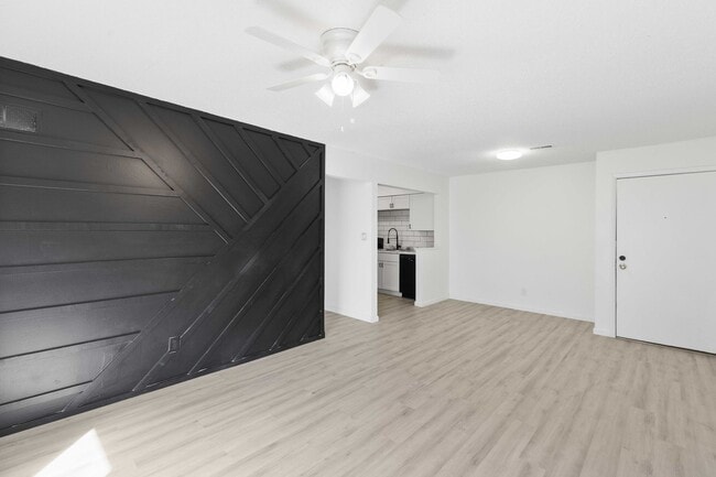 Recently updated apartments near to shopping, dining, and public transportation, Des Moines, IA 50310 - photo 2