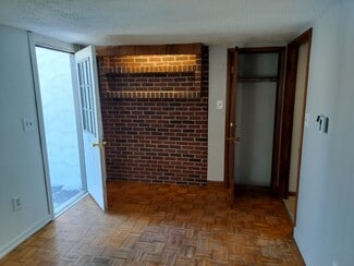 326 S Center St, Windsor Locks, CT 06096