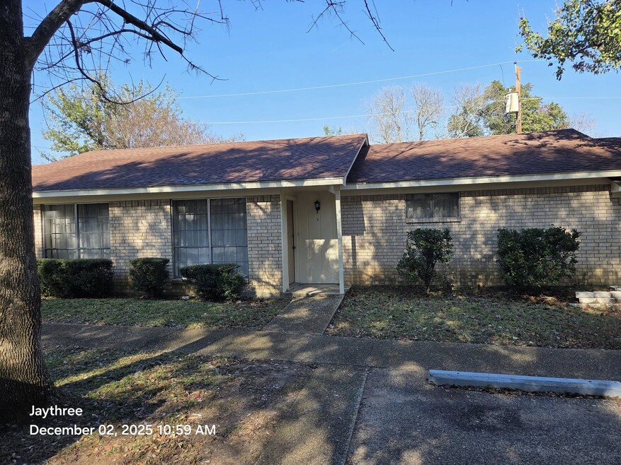 905 N 24th St unit L, Corsicana, TX 75110 - photo 1
