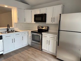 1156 Highpoint Rd, Bedford, TX 76022