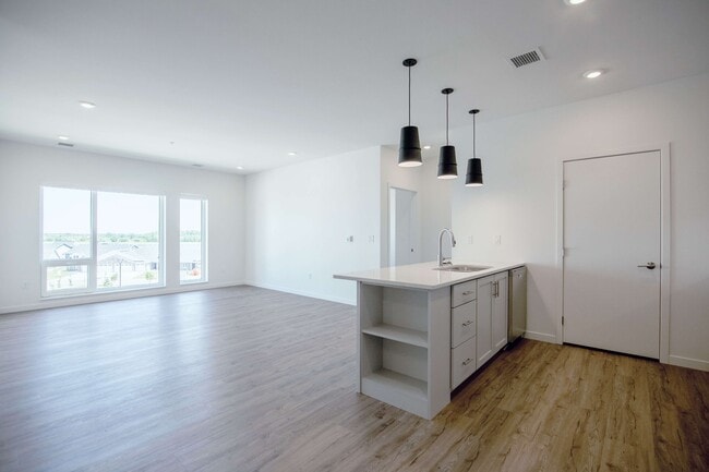 The Earl Apartments 3 Bed 2 Bath 1341
