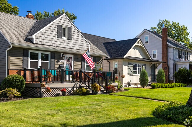 Unique and well-maintained homes line the residential streets in Downtown Willoughby.