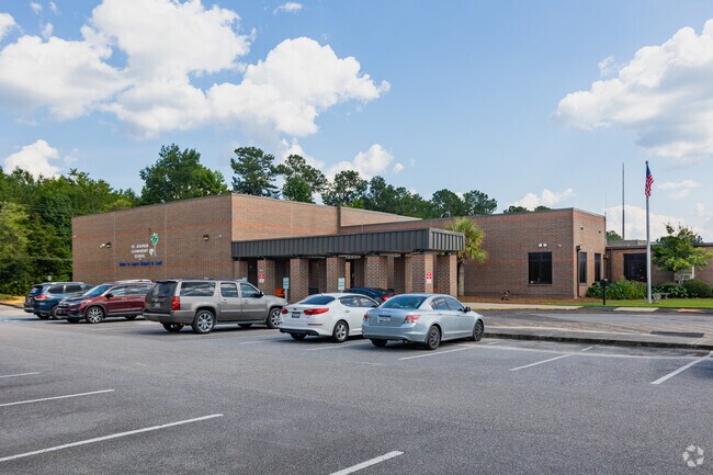 St. Stephen Elementary School serves students in grades Pre-K, K-5 in St Stephen.