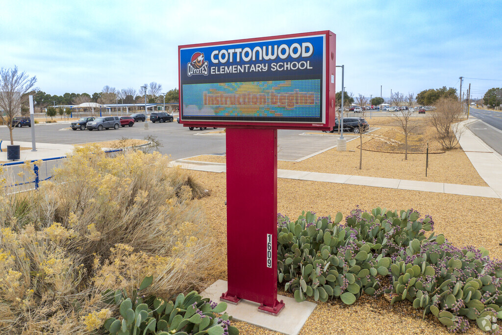 Cottonwood Elementary School is located in Carlsbad, New Mexico.