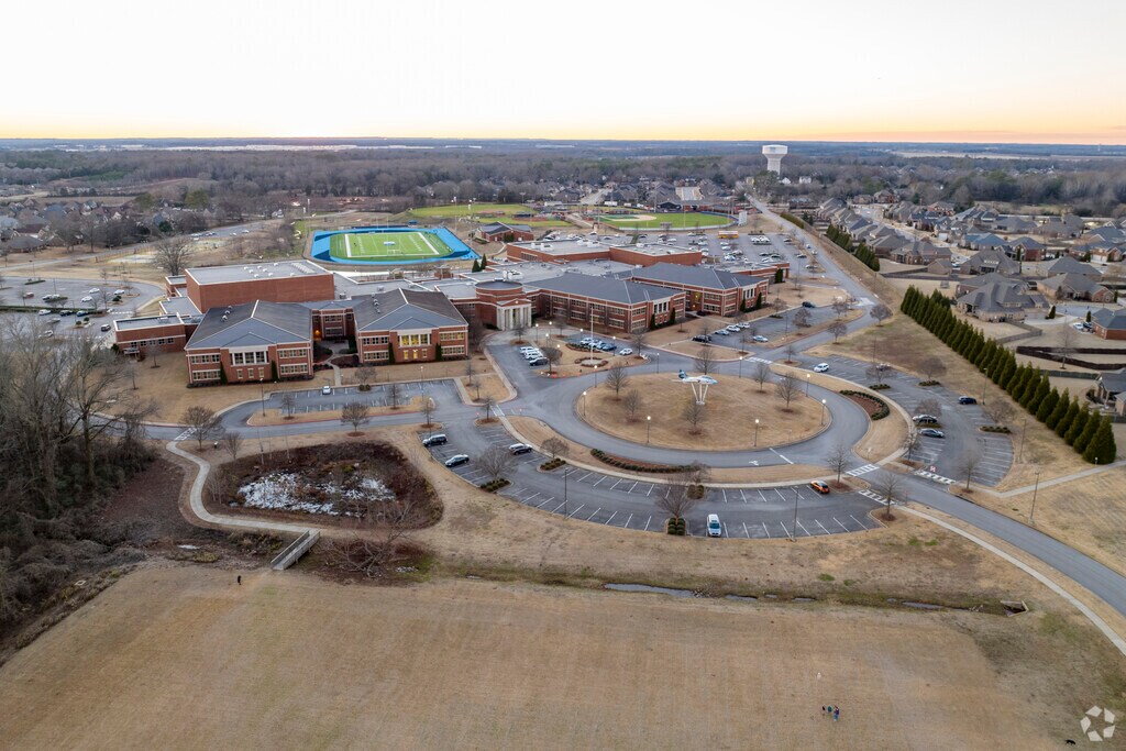 Full camps of James Clemens High School in Madison Alabama.