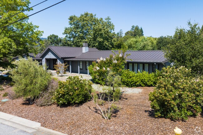 Find contemporary ranch style homes in Woodside, CA.