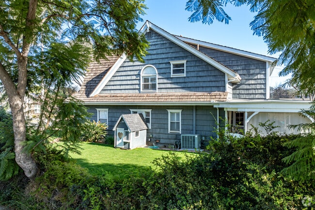 Lakewood Park is one of the most desirable areas of Lakewood with stunning homes.