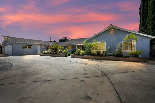 Modern, cozy home by Disney