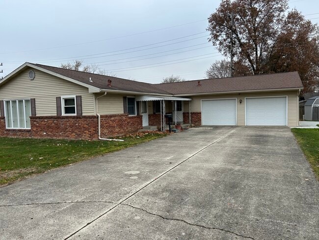 2604 W Riggin Rd, Muncie, IN 47304 - photo 2
