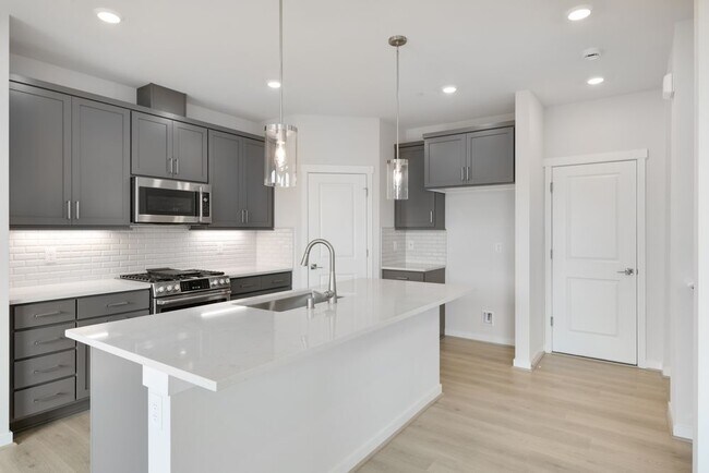 13211 NE 127th Way unit E, Kirkland, WA 98034 - photo 7