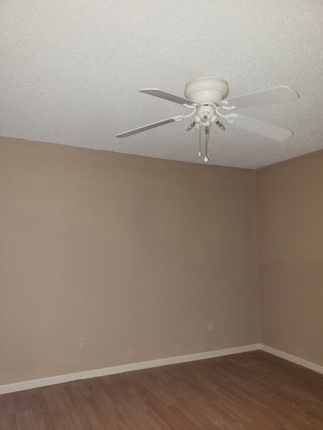 8 NE 62nd Place unit 6, Gladstone, MO 64118 - photo 6