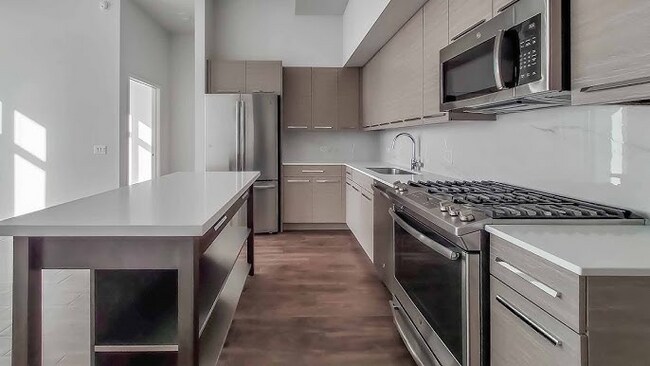 789 W Madison St, Chicago, IL 60661 - photo 4