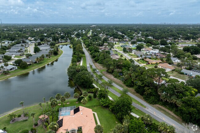 Country Lane is the main thoroughfare that runs through the Countryside neighborhood.