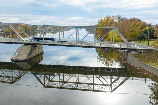 The Union Bridge is the main route bringing commuters from Waterford to Troy.