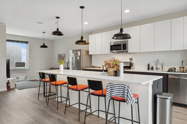 3927 N Clarendon Ave unit 601, Chicago, IL 60613 - photo 3