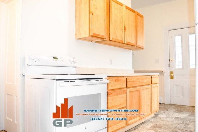 64 N Pleasant St unit 3, Middlebury, VT 05753 - photo 3