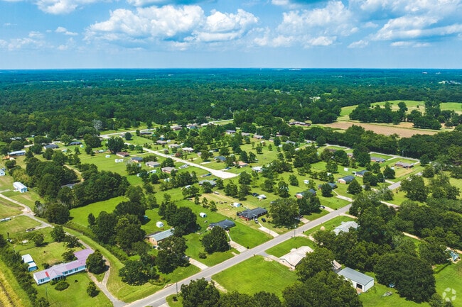 Grand Bay is a cozy neighborhood close to Mobile.