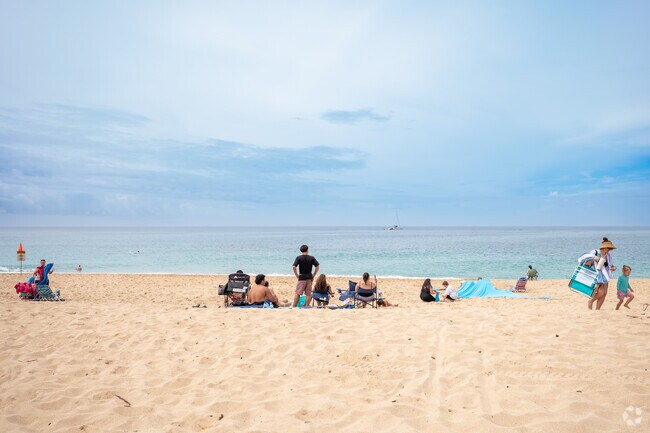 Makaha Beach offers stunning views of the Pacific Ocean.