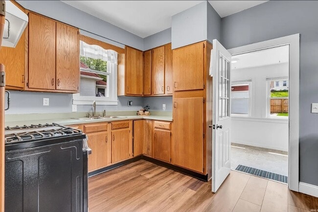 Full kitchen with all appliances