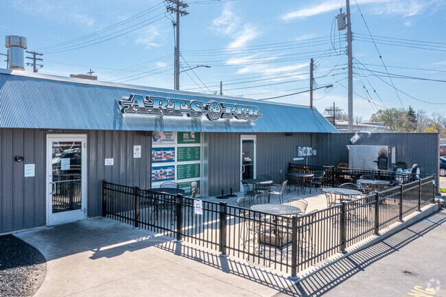 Art’s Pub near Hunter Park serves pizza, wings, and game-day specials.