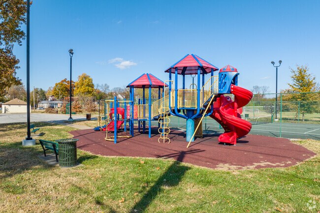 Ellendale is home to Francis R. Slay Park.