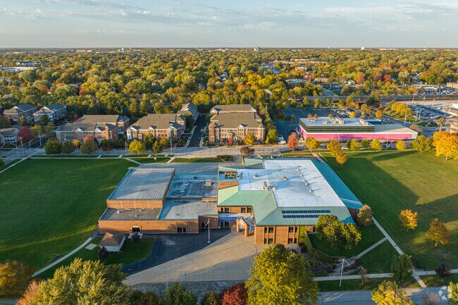 Washington Junior High School  offers a number of athletic and after-school activities.