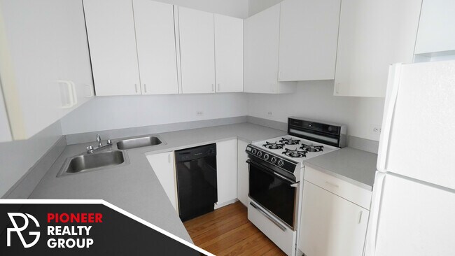 812 W Waveland Ave unit M02B, Chicago, IL 60613 - photo 7