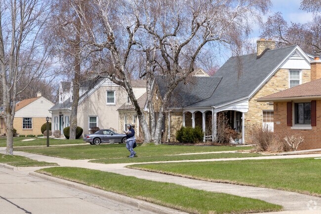 Wolffs Town offers a mix of Chicago bungalows, Cape Cods, Tudors and ranch-style homes.