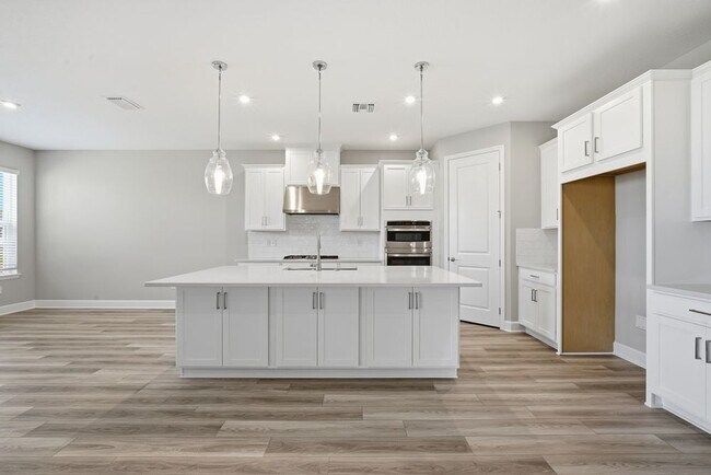 35154 Emberview Dr, Zephyrhills, FL 33541 - photo 3